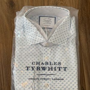 Charles Tyrwhitt men’s slim fit non iron shirt. Unopened and brand new.